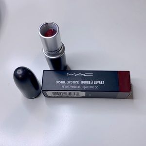 MAC lipstick in “Spice it up”